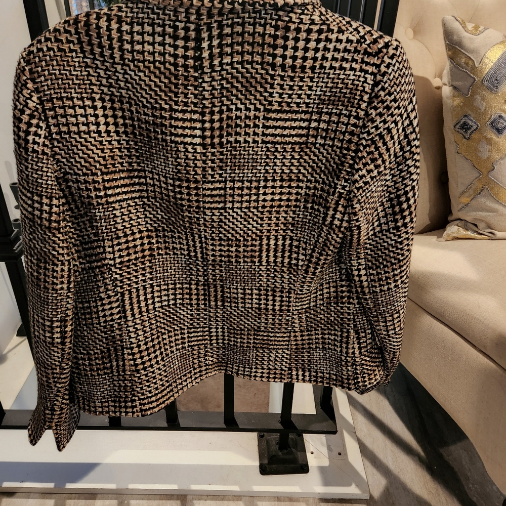 Blazer - Picture 2 of 3